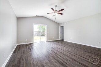 Building Photo - 6 Spg Lk Cir