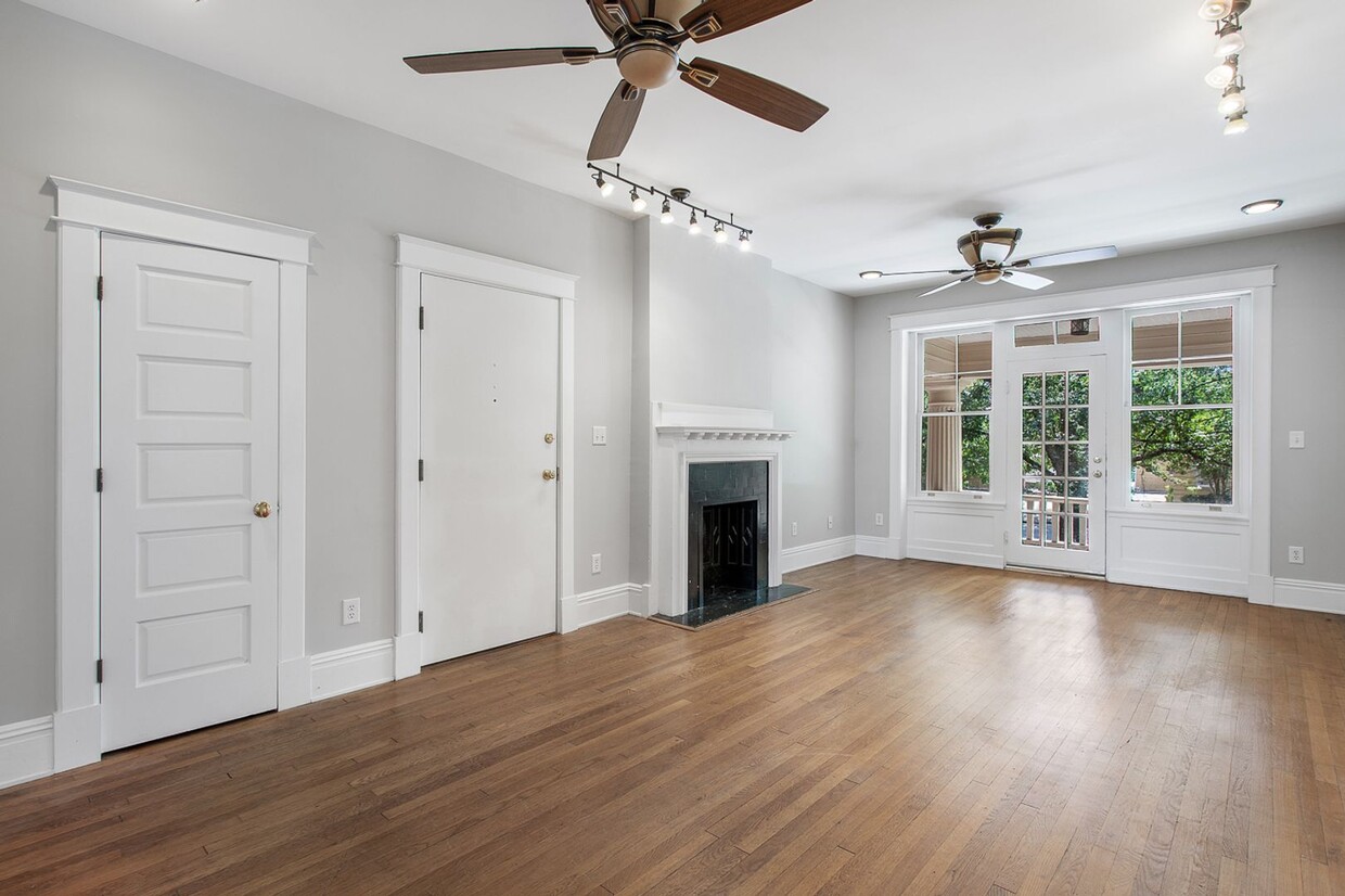 Primary Photo - Stunning 3 Bed / 2.5 Bath in the MUSEUM DI...