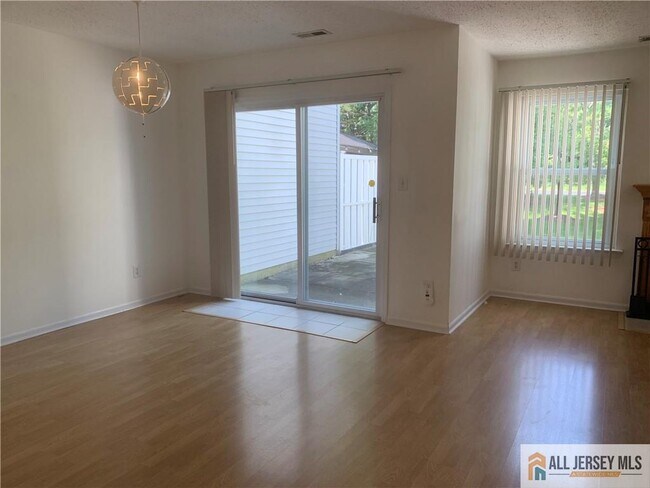 Foto del edificio - 282 Kraemer Ct