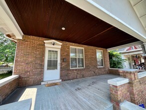 Building Photo - 306 E Scarritt St