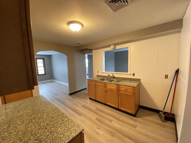 Building Photo - 92 Kail St