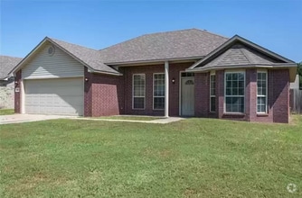 Building Photo - 2624 Red Oak Dr