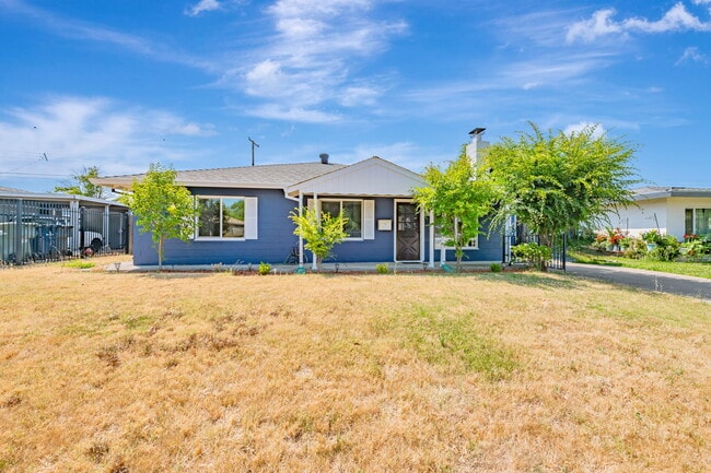 Building Photo - 5400 Valletta Way