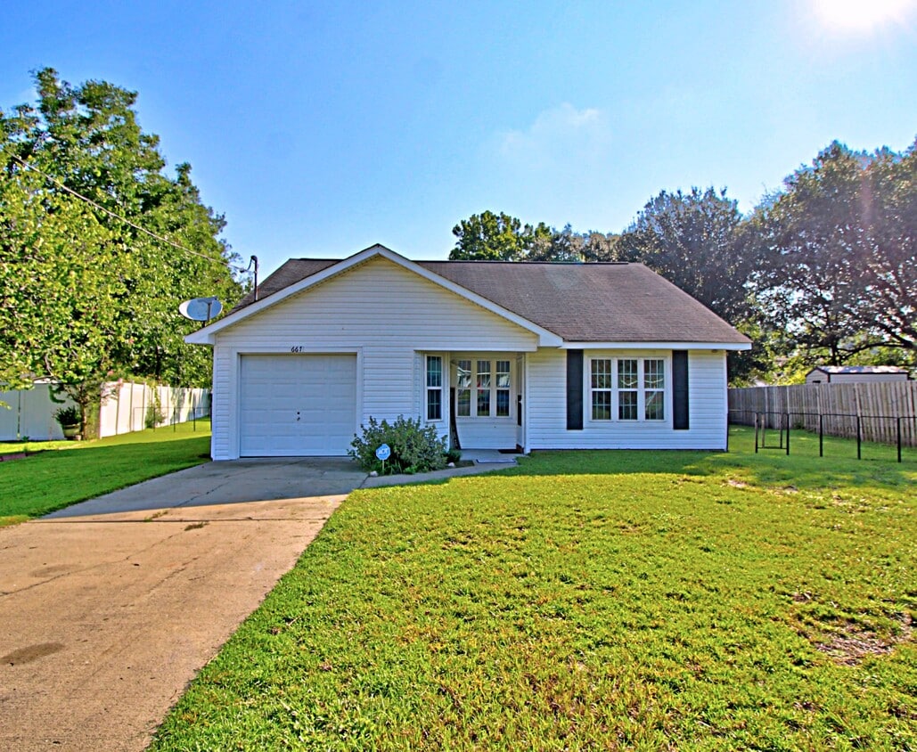 Primary Photo - 667 Demere Street