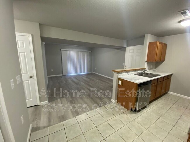 Foto del edificio - 2129 Southfork Dr