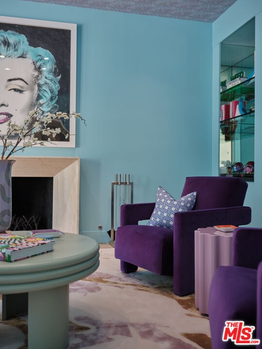 Foto del edificio - 661 Doheny Rd