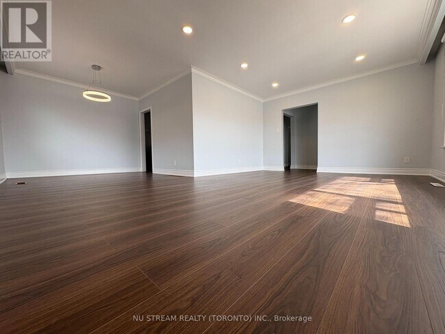 Building Photo - 156 Combe Ave