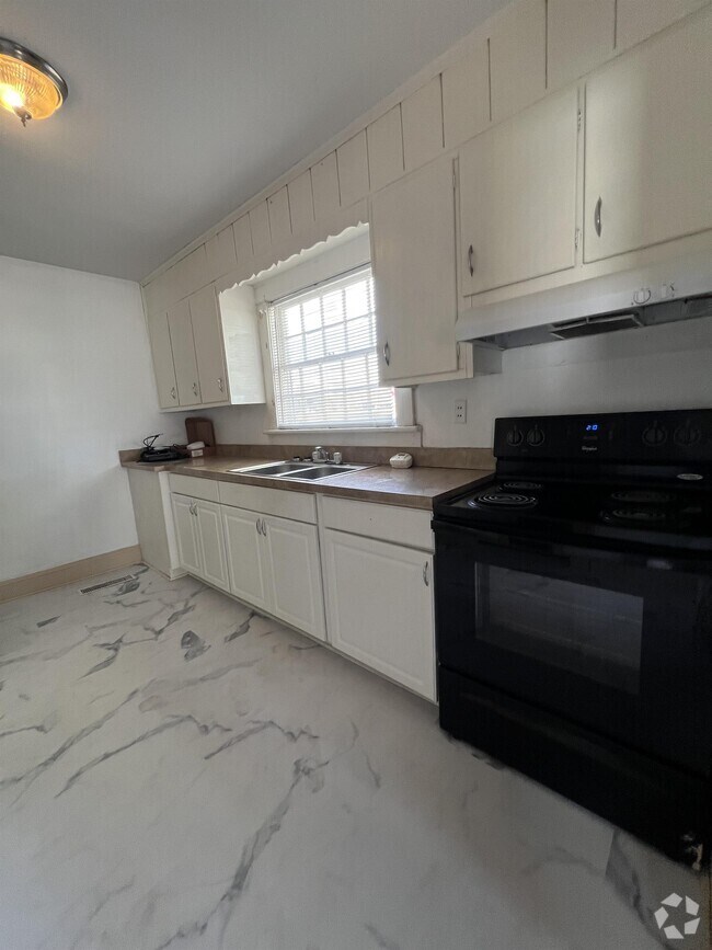 Hillsdale Apartments for Rent with Hardwood Floors Greenville, NC 1