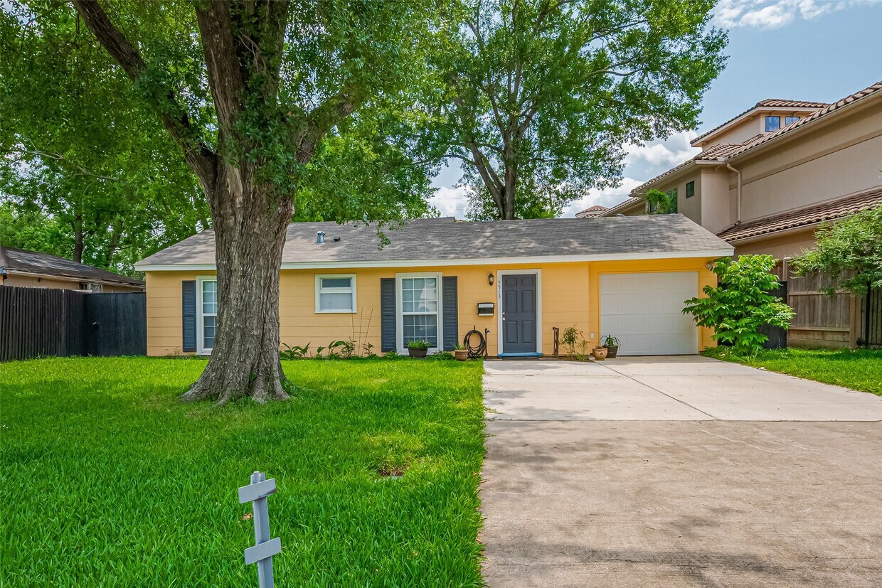 Foto principal - 5513 Fairdale Ln