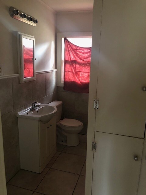 Building Photo - 211 E Jordan St