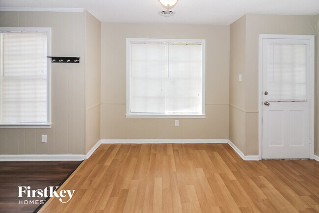 Foto del edificio - 5086 Twin Woods Ave