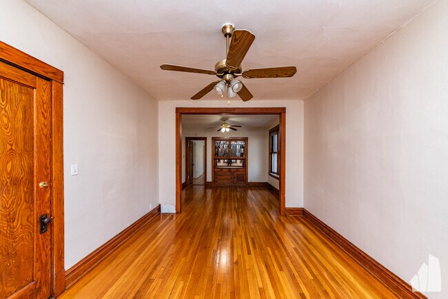 Foto del edificio - 3656 N Bell Ave
