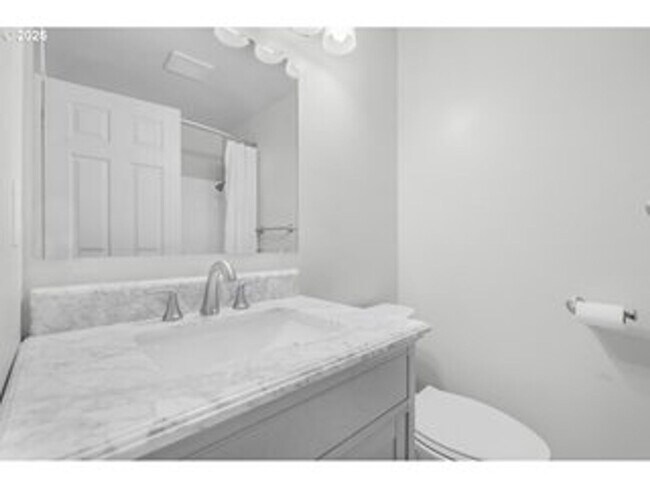Building Photo - Beautifully Remodeled 3 Bedroom Home with ...