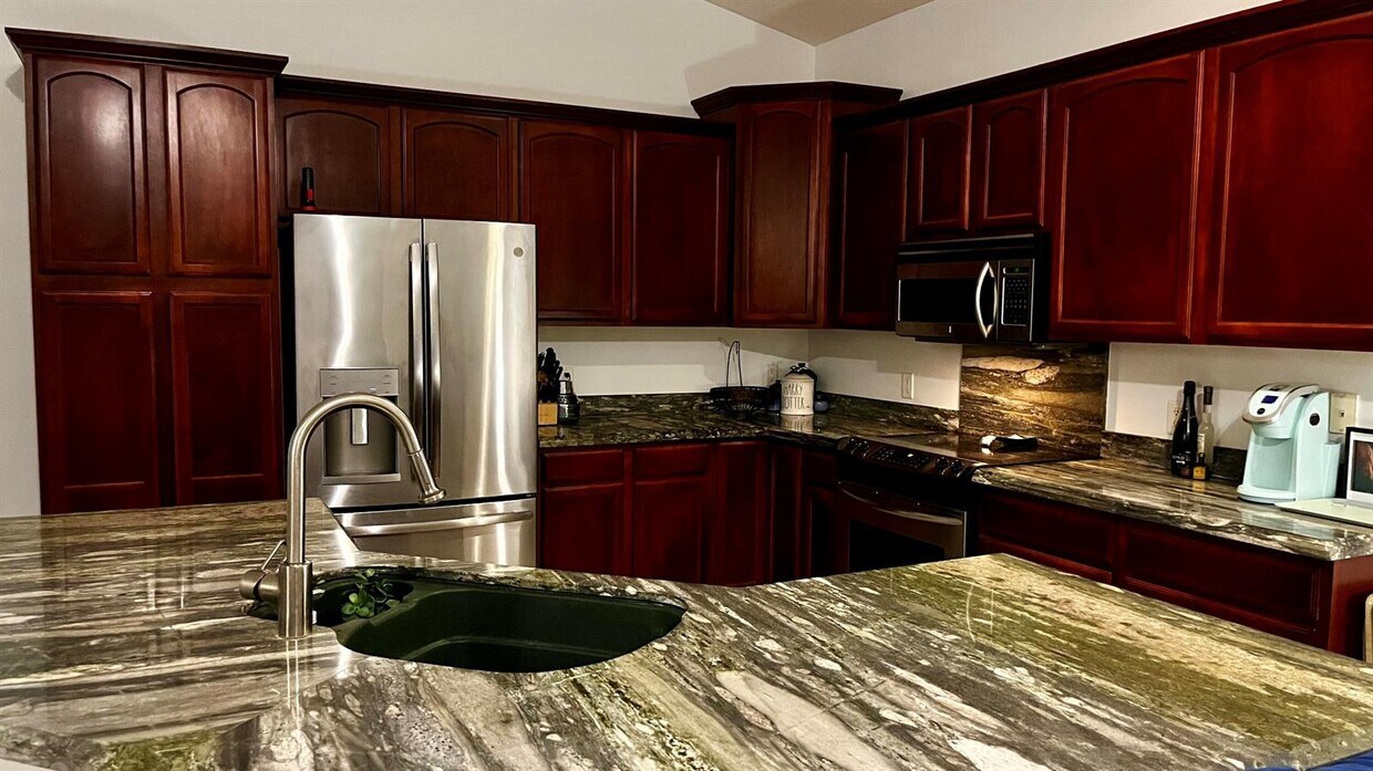 Foto principal - 17648 Cinquez Park Rd W