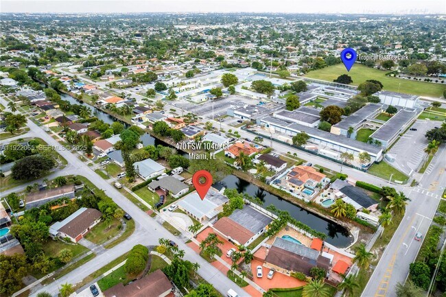 Foto del edificio - 4701 SW 104th Ct