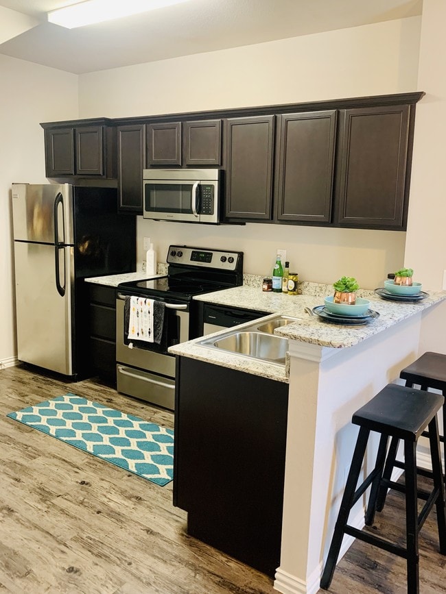 Building Photo - Indian Creek Townhomes