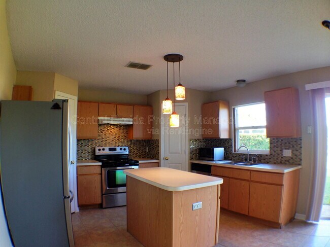 Building Photo - 4437 Stonemeadow Dr