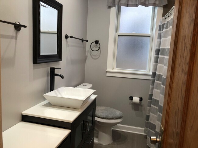 Foto del edificio - 4019 W Barry Ave