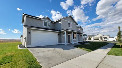 Building Photo - 2553 Casa Bella Ave