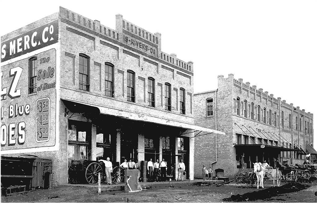 Primary Photo - 110 S Main St