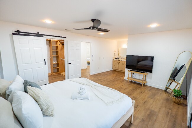 Foto del edificio - 2012 Troy Pl