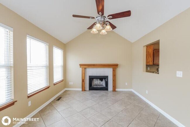 Building Photo - 508 SE Chase Ct, Blue Springs, MO 64014