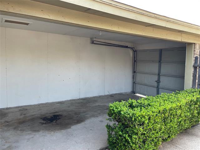 Building Photo - 6612 S Creek Dr