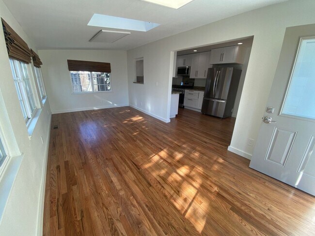 Building Photo - 3392 McKinley Dr