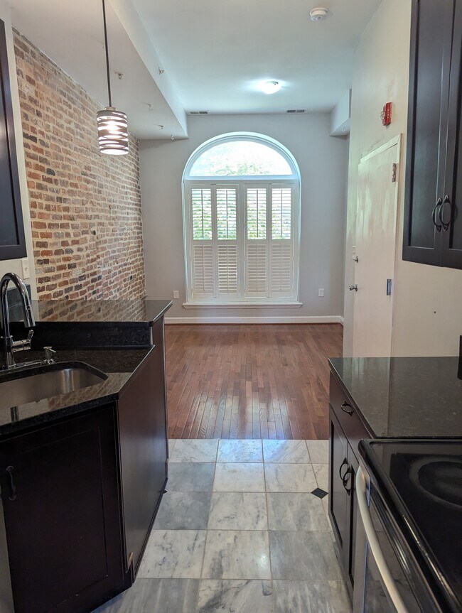 Building Photo - 2024 N Calvert St