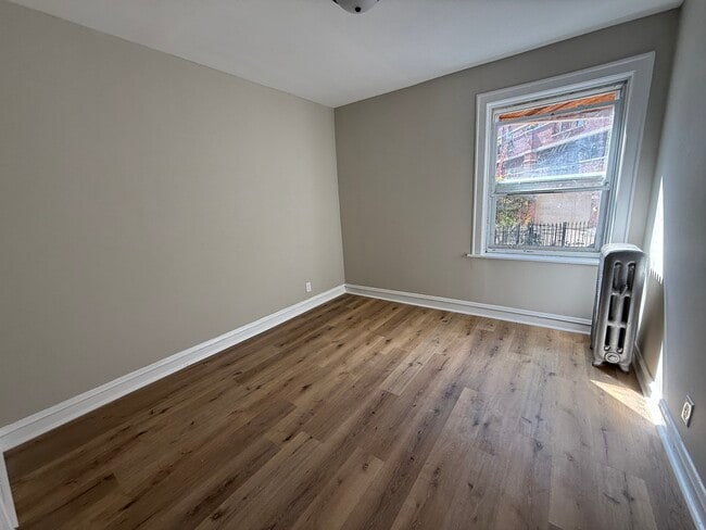 Building Photo - 4917 W Berteau Ave