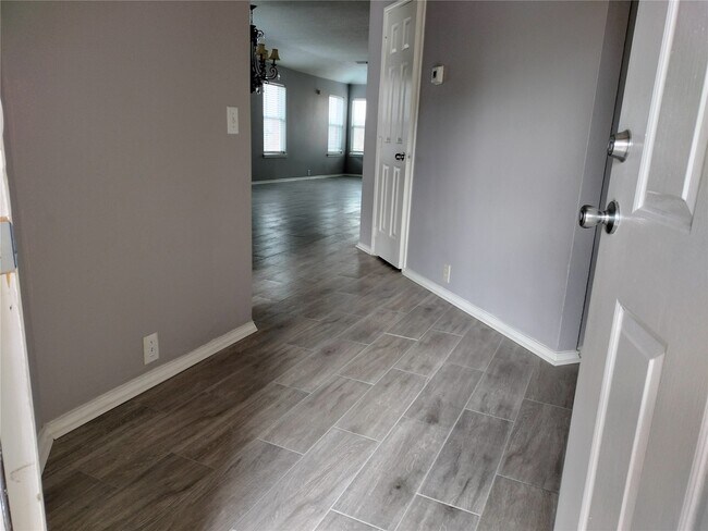 Foto del edificio - 14930 Sugarhollow Dr