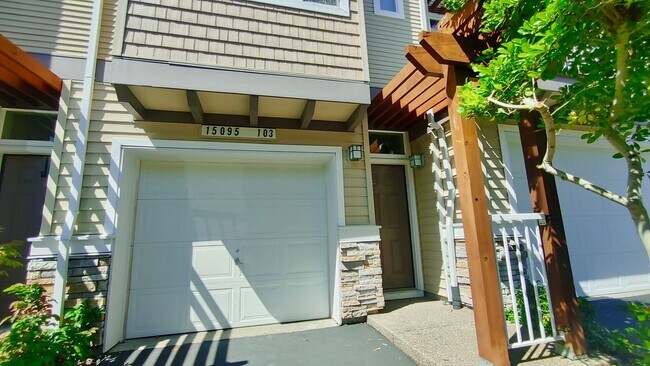 Building Photo - **PRICE REDUCTION** Darling 2 Bedroom Cond...