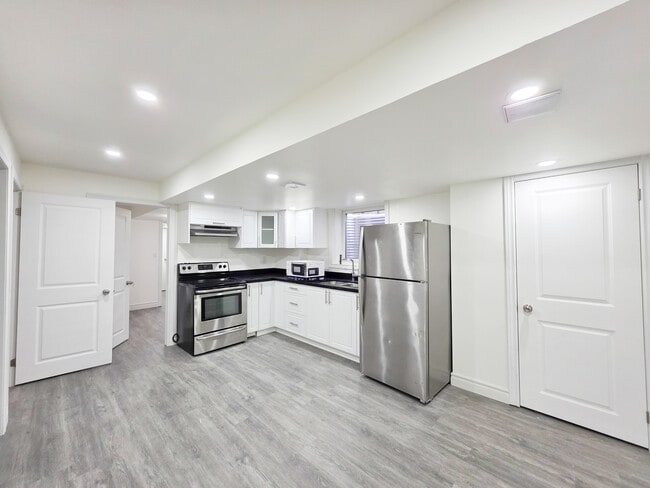 Building Photo - Bright & Spacious Basement Apartment (2 Bed, 1 Bath)