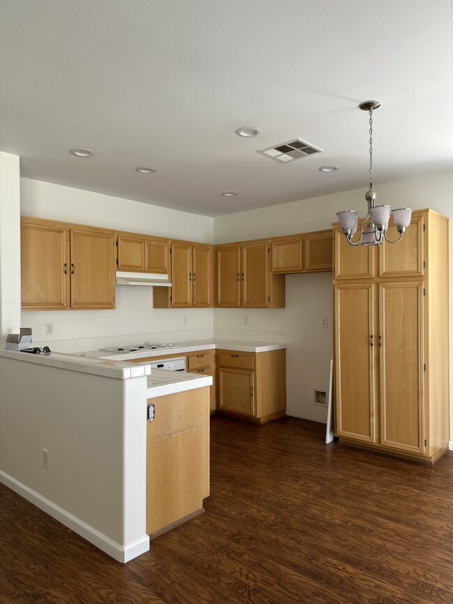 Kitchen - 38130 Mentor Ct