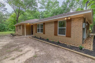 Building Photo - 14701 Cedar Ln Loop