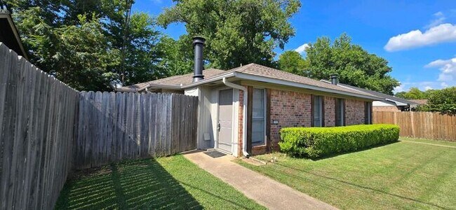 Foto del edificio - Beautiful 2-Bedroom Duplex in Longview! Co...