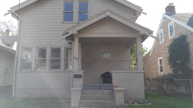 Building Photo - 2035 Barrows St