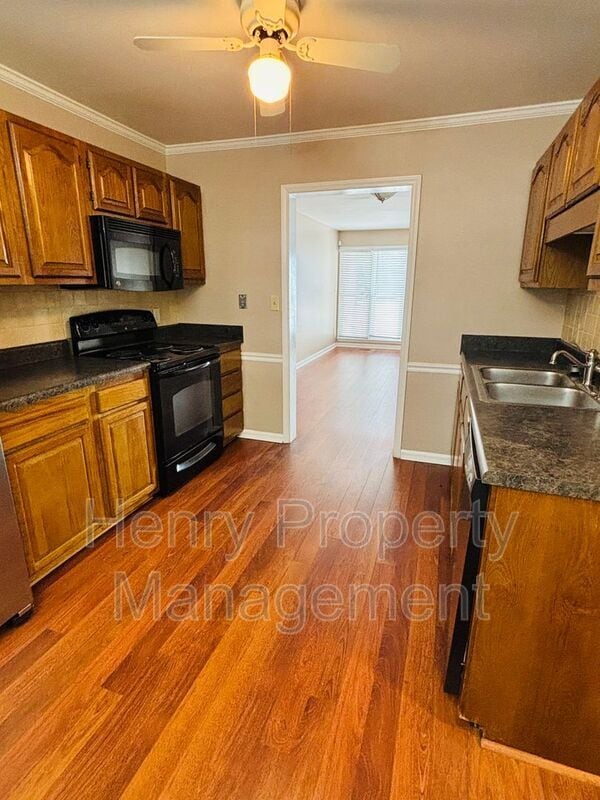 Photo - 121 Planetree Ln House