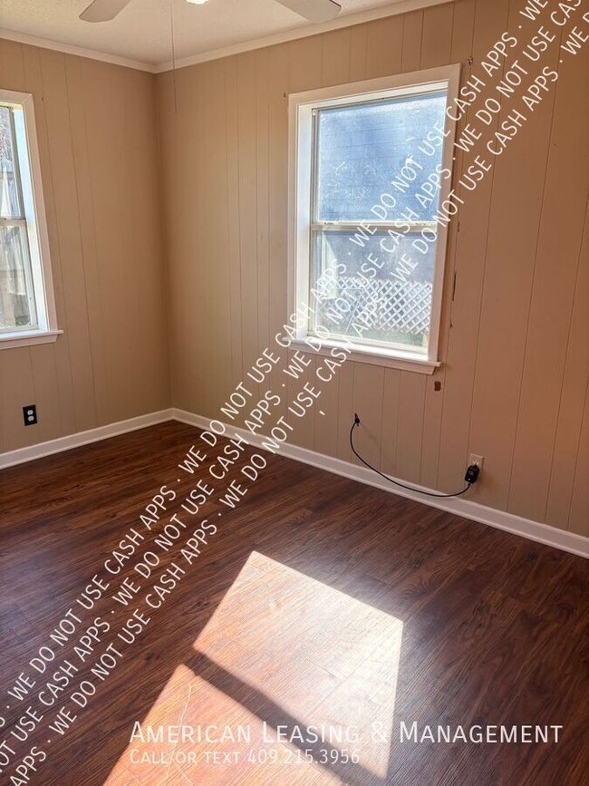 Building Photo - 281 S 2nd St