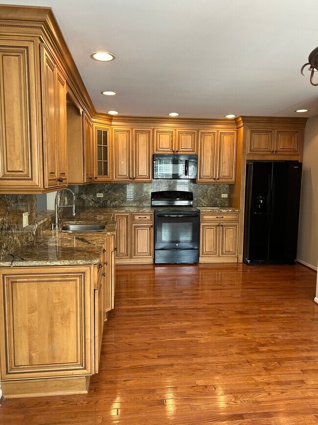 Building Photo - 1381 Laurel Oaks Dr