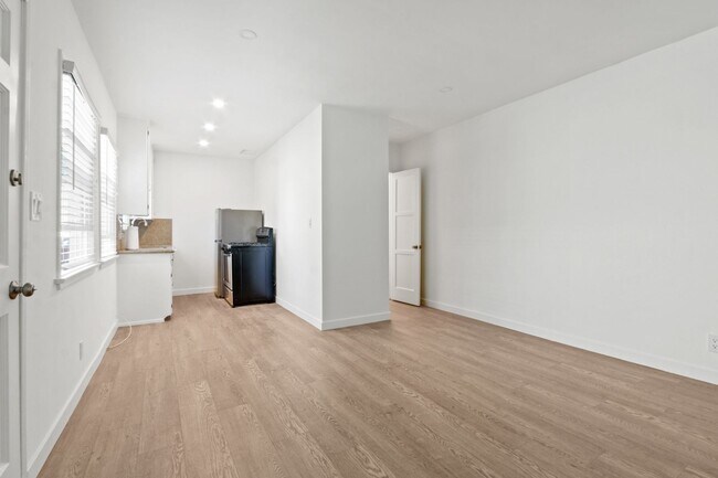 Building Photo - 1047 19th St