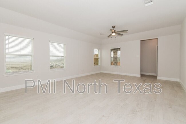 Building Photo - 715 Parrino pkwy
