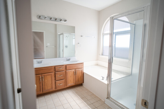 Primary Bathroom - 8735 Eagle Peak