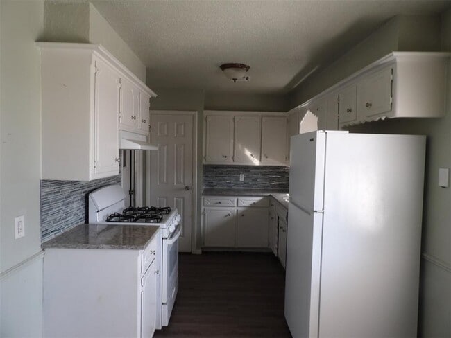 Building Photo - 624 N Dillon Ave