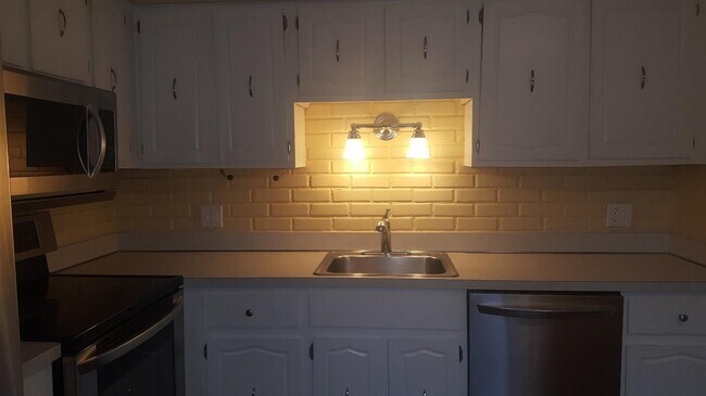Building Photo - 3246 Bolgos Cir