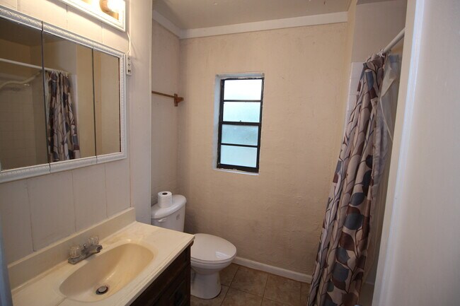 Foto del edificio - 3255 Clemwood Dr