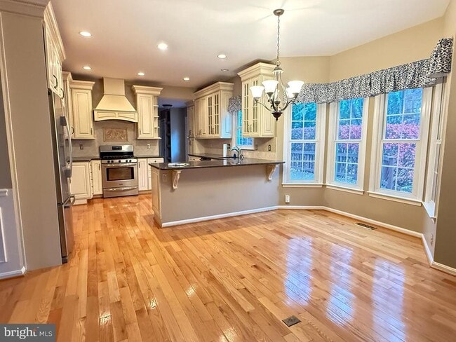 Foto del edificio - 15292 Surrey House Way