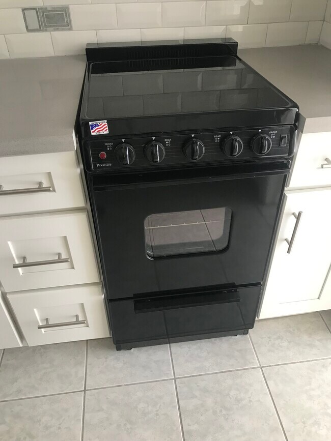 Electric range - 415 Shrode Ave
