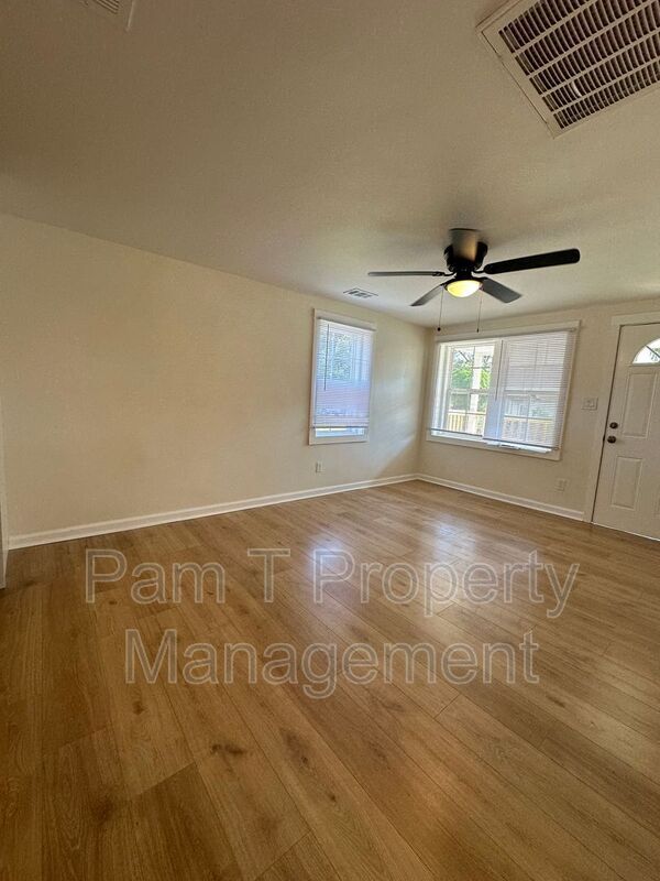 Building Photo - 815 Porter St