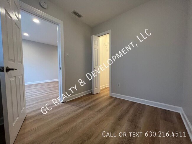 Foto del edificio - 2624 N Springfield Ave